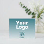 Carte Postale Votre logo avec code QR modifiable et Ombre de dég (Debout devant)