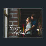 Carte Postale Votre photo   Changement de plan Reporté Mariage<br><div class="desc">Remplacez la photo du support de place temporaire qui couvre l'arrière - plan de ce design par la vôtre ! En superposant ce message, j'ai créé des graphiques qui lisaient "changement de plan" en utilisant une jolie police de caractères avec des tourbillons et des vagues. (Un noir derrière le blanc...</div>