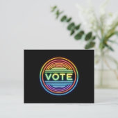 Carte Postale VOYELLE DE VOTE Neon Rainbow (Debout devant)