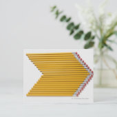 Carte Postale Vue courbe des crayons dans une rangée (Debout devant)