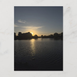 Carte Postale Vue de la ville au coucher du soleil en heures dor