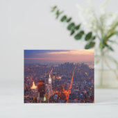 Carte Postale Vue de la ville la nuit | Manhattan, NY (Debout devant)