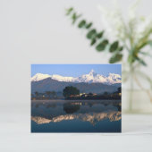 Carte Postale Vue de Macchapuchhre sur le lac Pokhara, Pokhara, (Debout devant)