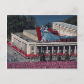 Carte Postale Vue de Pyongyang, tirée de l'étude du Grand Peuple (Devant)