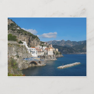 Carte Postale Vue éloignée d'Atrani sur la côte d'Amalfi