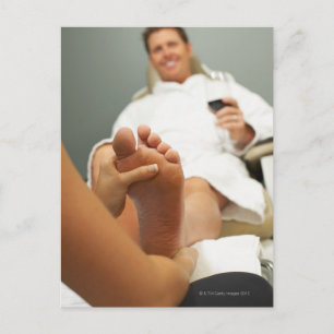 Carte Postale Vue en angle faible de l'homme recevant un massage