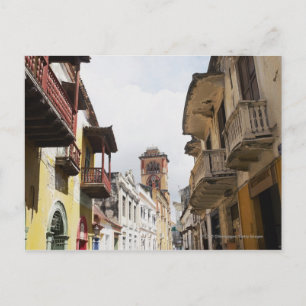 Carte Postale Vue en contre-plongée d'appartements le long de la