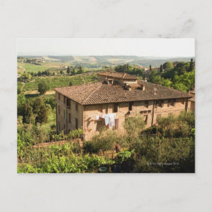 Carte Postale Vue en grand angle d'un bâtiment, San Gimignano,