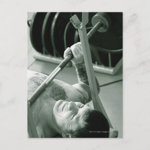 Carte Postale Vue en grand angle d'un jeune homme faisant de l'e