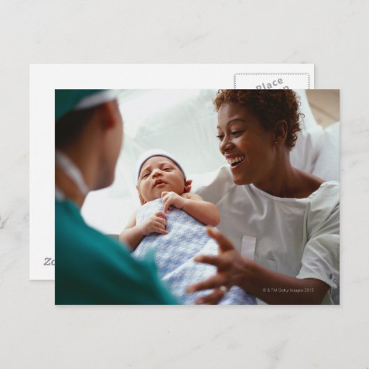 Carte Postale vue rapprochée élevée d'un médecin qui remet un no (Devant / Derrière)