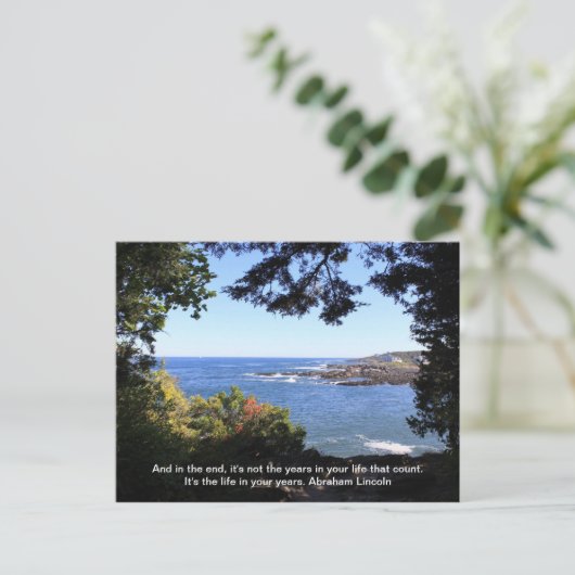 Carte Postale Vue sur l'océan avec une citation (Debout devant)