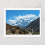Carte Postale Vues du Népal sur le chemin au MONT EVEREST<br><div class="desc">Orientation : Carte postale Si vous envoyez un bonjour de charme, les sincères remerciements ou un faire-part spécial, les cartes postales faites sur commande de Zazzle sont la manière parfaite de rester en contact. Ajoutez votre image préférée ou sélectionnez une conception personnalisable et faites à quelqu'un le jour avec un...</div>