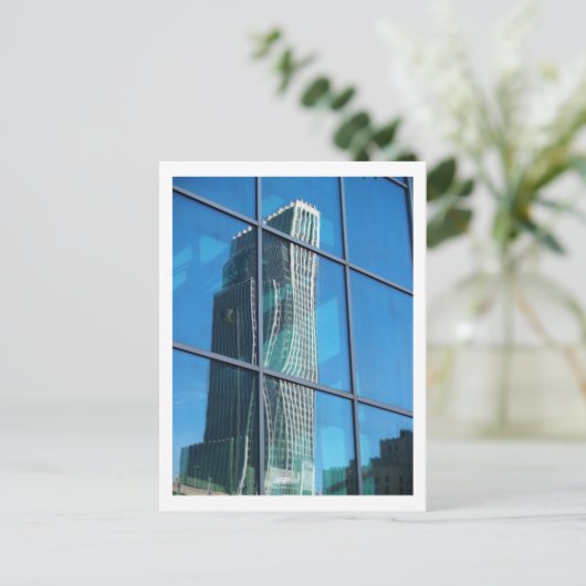 CARTE POSTALE WAVY TOWER (Debout devant)