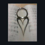 Carte Postale Wedding Ring<br><div class="desc">L'ombre mariage d'un coeur,  sur un livre de musique. Parfait comme un insert RSVP. Des timbres-poste et des cartes de voeux sont disponibles. Personnaliser de l'événement.</div>