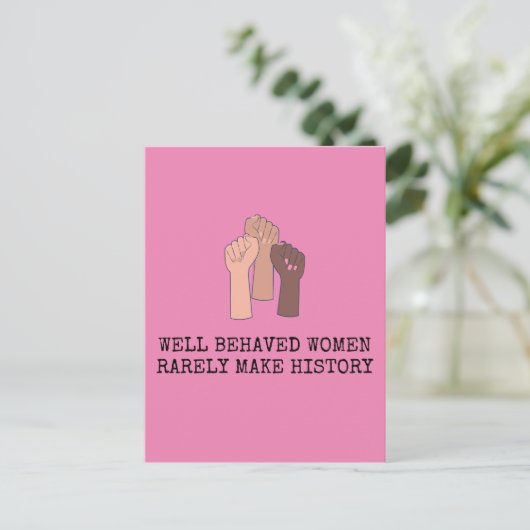 Carte Postale Well Behaved Women Rarely Make History (Debout devant)