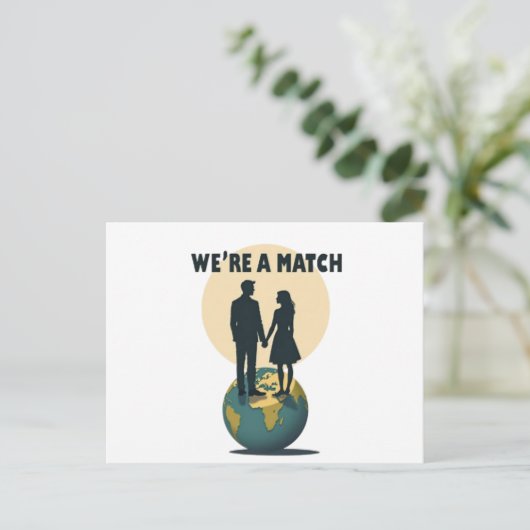 Carte Postale We're a Match: Romantic Globe-Trotting Couple (Debout devant)