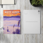 Carte Postale White Sands National Park Nouveau Mexique Vintage<br><div class="desc">Design d'illustration vectorielle White Sands. Le parc est situé dans l'état du Nouveau-Mexique et complètement entouré par la chaîne de missiles White Sands.</div>