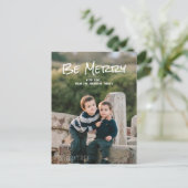 Carte postale White Simple Script Be Merry Photo (Debout devant)