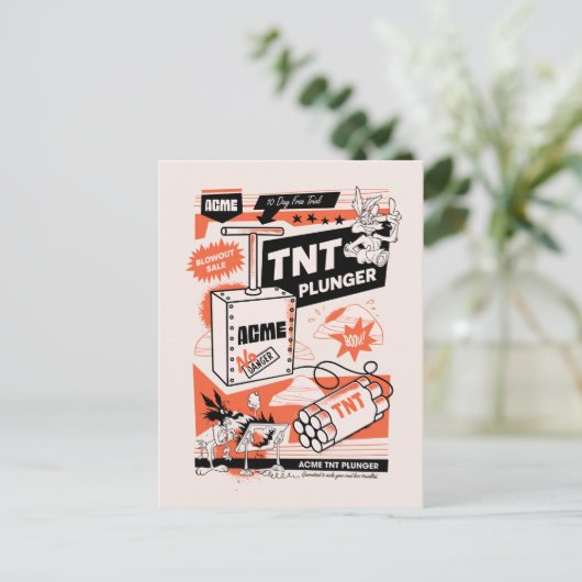 Carte Postale WILE E. COYOTE™ | ACME TNT Dynamite Plunger (Debout devant)