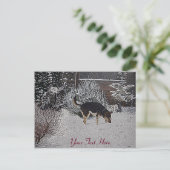 Carte Postale Winter snow scene with cute black and tan dog (Debout devant)