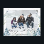 Carte Postale Winter Wonderland Alpine Snowy Christmas Photo<br><div class="desc">Personnalisez cette carte postale de Noël chic pour la famille des merveilles hivernales avec votre photo de famille et vos salutations de saison facilement et rapidement,  appuyez simplement sur le bouton customiser pour réorganiser et formater le style et le placement du texte. c) Le Happy Cat Studio</div>