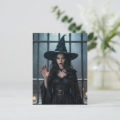 Carte Postale Witch behind bars because she commented crime (Debout devant)