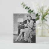 Carte Postale Woman Talking (Debout devant)