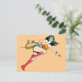 Carte Postale Wonder Woman bondit à droite (Debout devant)