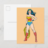 Carte Postale Wonder Woman debout (Devant / Derrière)