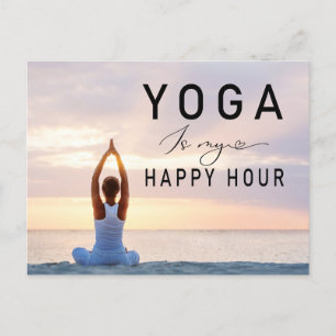 Carte Postale Yoga est mon happy hour Femme posant yoga
