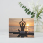 Carte Postale Yoga sur la plage (Debout devant)