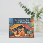 Carte Postale "You Turn Rainy Days into Blanket Forts" Cozy Kids (Debout devant)