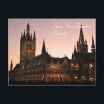 Carte Postale Ypres Cloth Hall, Belgique par nuit<br><div class="desc">Coucher de soleil derrière les magnifiques monuments de la Cloth Hall et l'église St Martins à Ieper (Ypres). La ville est une destination touristique très populaire et un centre de commémoration de la guerre. Une carte postale pour vous rappeler votre voyage en Belgique.</div>