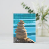 Carte Postale Zen stone tower with blue water postcard (Debout devant)
