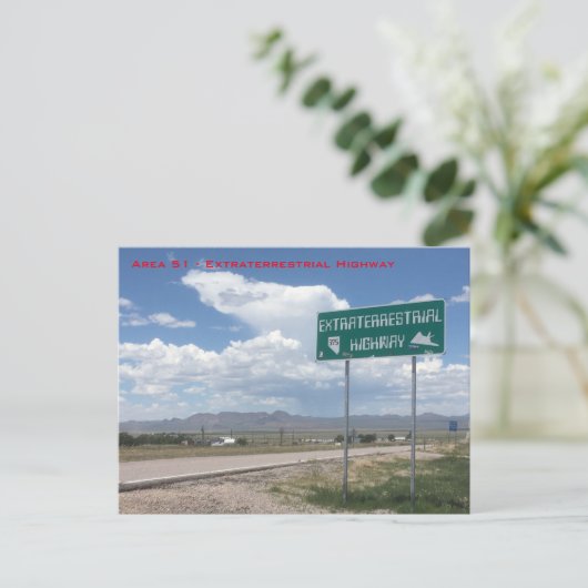 Carte Postale Zone 51 - Autoroute Extraterrestre (Debout devant)
