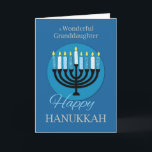 Carte Pour la petite-fille Hanoukka Menorah sur le bleu<br><div class="desc">Cette carte est spécialement faite pour votre petite-fille afin que vous puissiez la saluer quand les vacances Hanoukka arrivent enfin. Dès maintenant,  vous devriez commander votre copie de cette carte pour la remettre.</div>