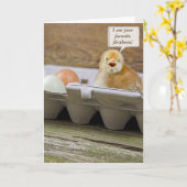 Carte Poussin d'anniversaire dans le carton d'oeufs de (Fleur jaune)
