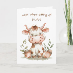 Carte Premier bébé assis sur une jolie vache personnalis