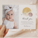 Carte Première excursion autour du soleil Photo Merci<br><div class="desc">Remerciez vos invités d'être venus pour le premier anniversaire de votre petit bout avec cette carte de remerciement à l'effigie d'un 'Premier tour autour du soleil',  avec différentes planètes et éléments d'étoiles. Vous pouvez également ajouter votre propre photo à ce design.</div>