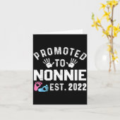 Carte Promoted To Nonnie Est 2022 Funny New Nonnie (Fleur jaune)
