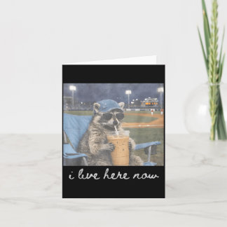 Carte Raton laveur de baseball amusant sur le terrain de