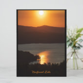 Carte Réflexions sur le coucher du soleil sur le lac New (Debout devant)