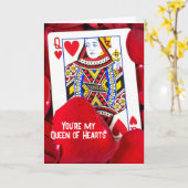 Carte Reine des Coeurs dans les pétales Roses (Fleur jaune)