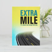 Carte Remerciements aux employés, Le petit supplément, O (Debout devant)