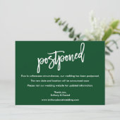 Carte reportée de Mariage vert de script de brosse (Debout devant)