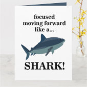 Carte Requin Focalisé Avançant Comme Un Requin (Fleur jaune)