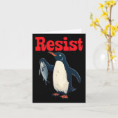 Carte Résister Penguin tenir une manifestation de poisso (Fleur jaune)
