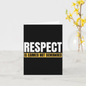 Carte Respect Is Earned Not Demanded Funny Quote (Fleur jaune)