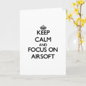 Carte Restez calme et concentrez-vous sur Airsoft (Fleur jaune)