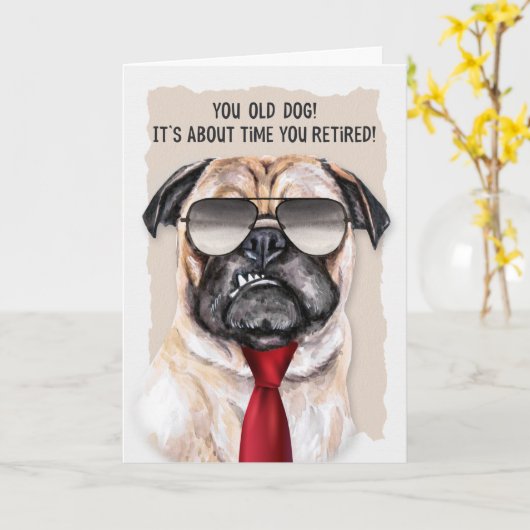 Carte Retraite Funny Carlin Chien dans une cravate rouge (Fleur jaune)